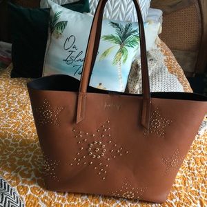 Brown leather tote bag with stars